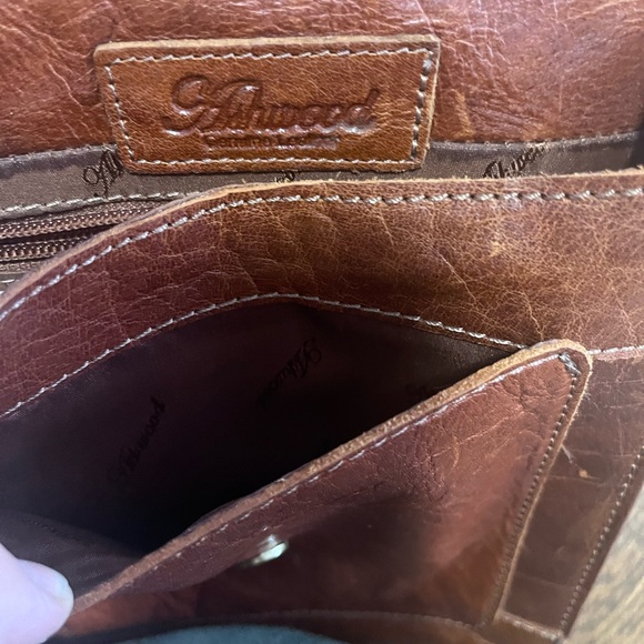 Brown Leather Ashwood leather crossbody Bag. - Picture 3 of 8